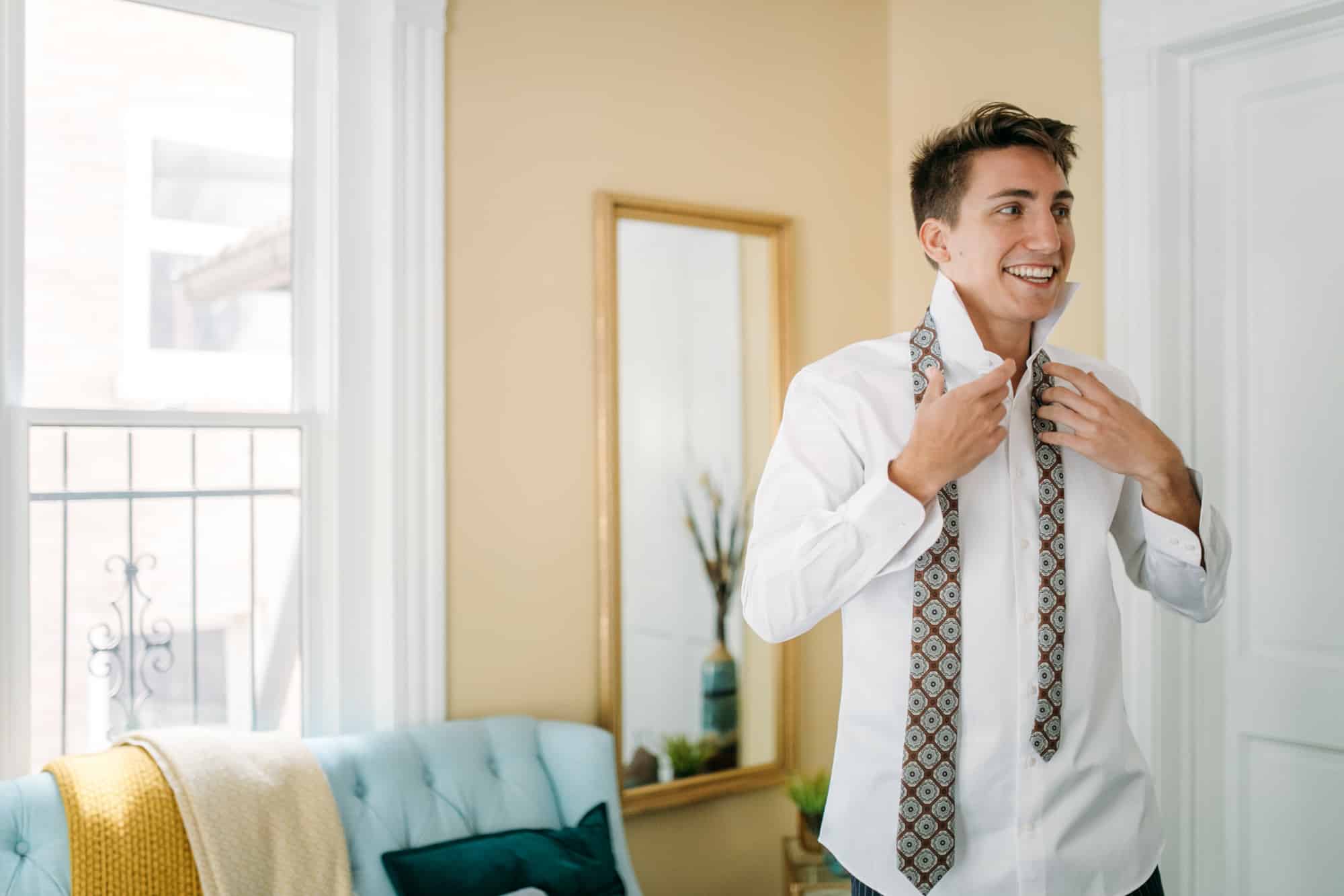 groom getting ready, getting ready at airbnb, groom tie ideas, groom tie, colorado wedding, colorado wedding venue, colorado wedding photographer