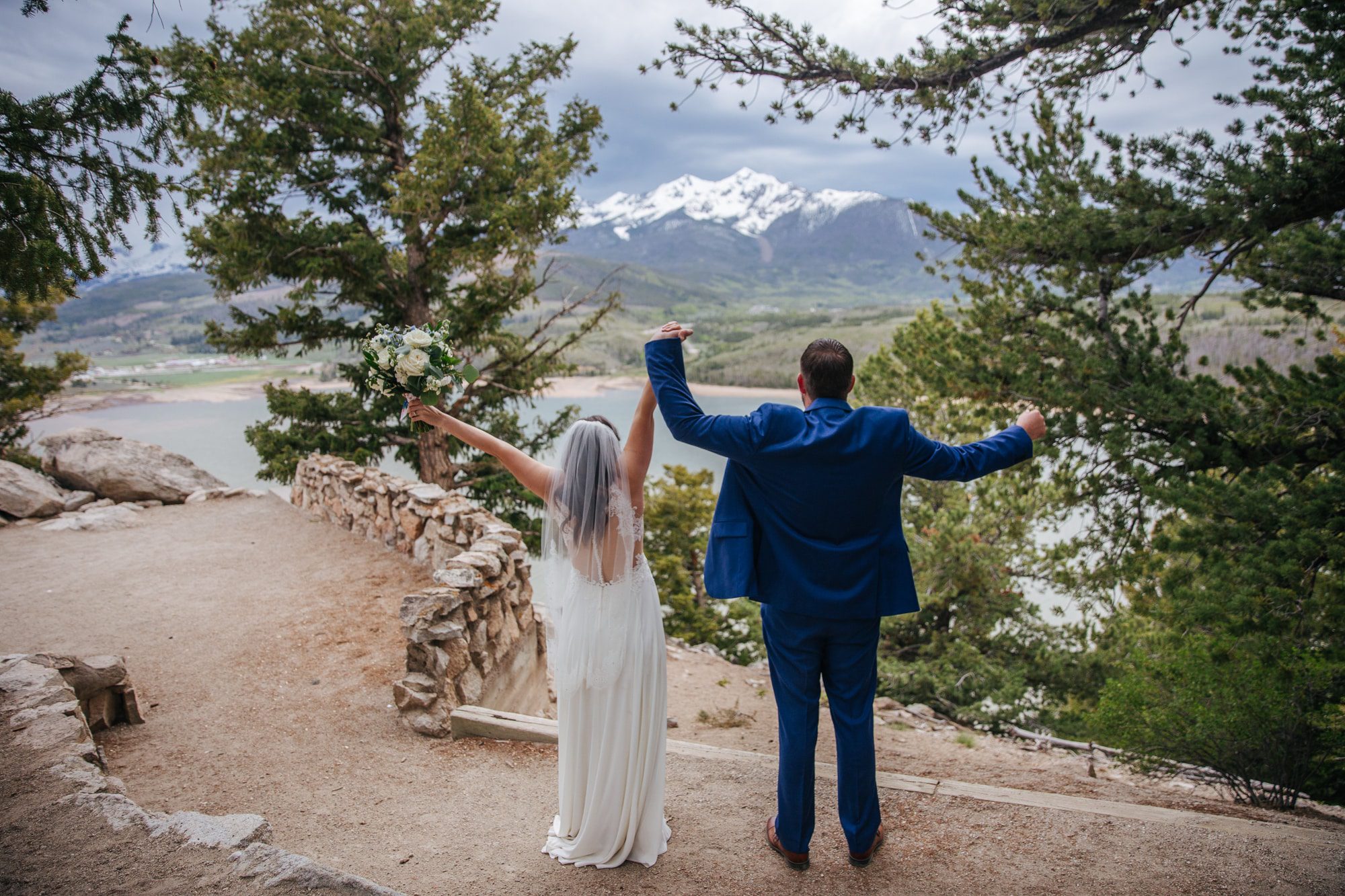 sapphire point colorado, scenic wedding in colorado, frisco wedding, sapphire point elopement, colorado elopement locations, colorado elopement, colorado intimate wedding, colorado wedding photographer, bride and groom cheer