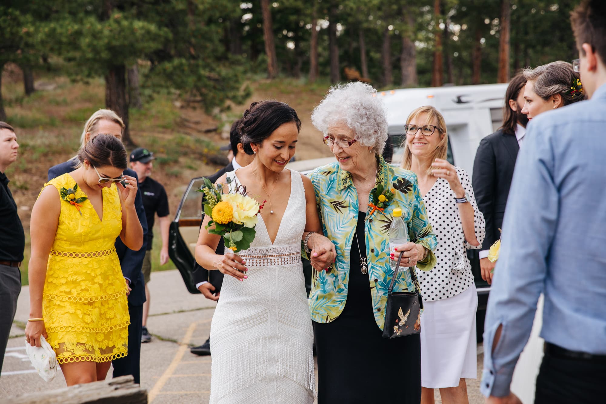 bride with grandma, bride with family, wedding moment