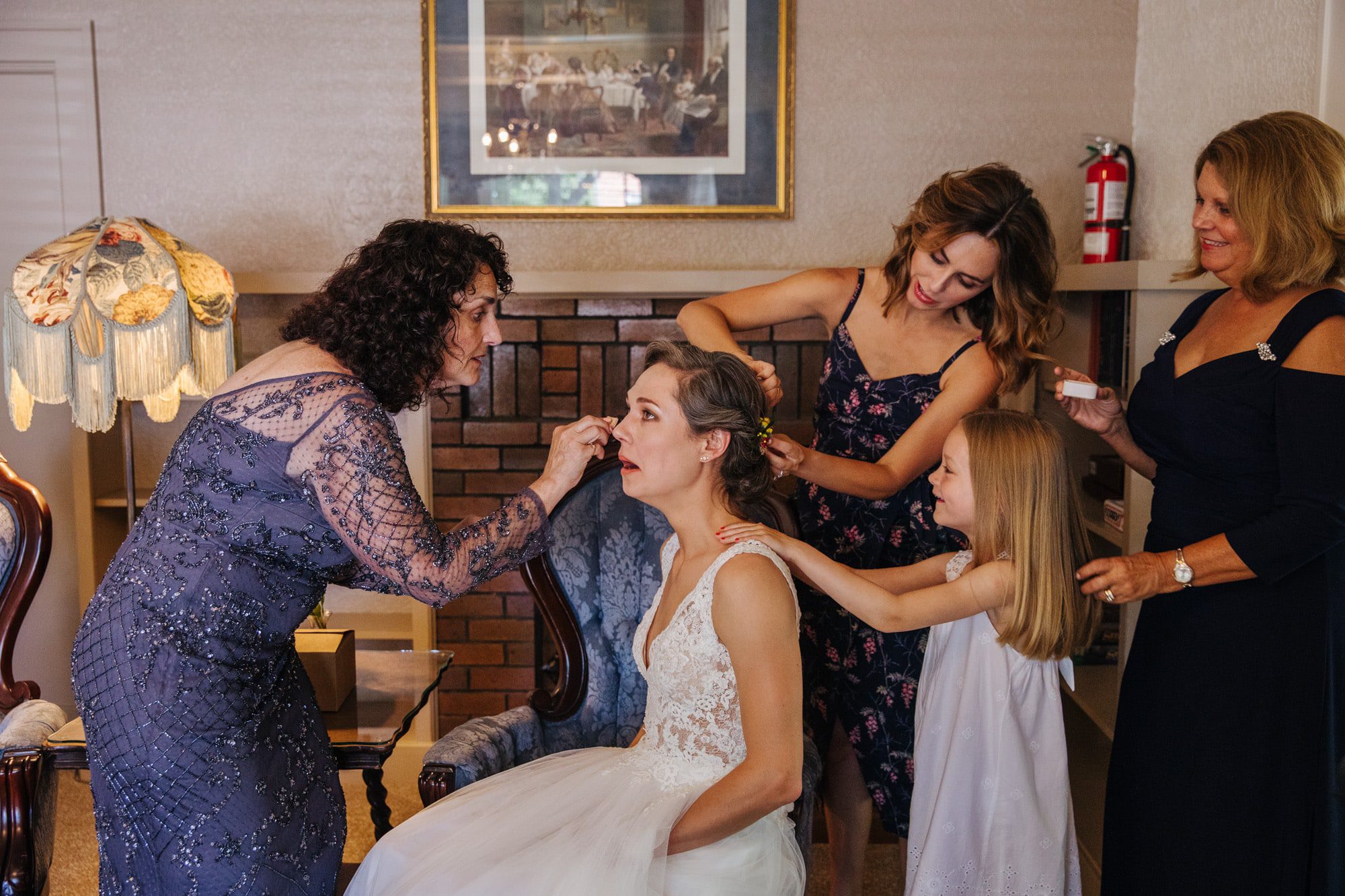 bride family helping get ready, bride getting ready