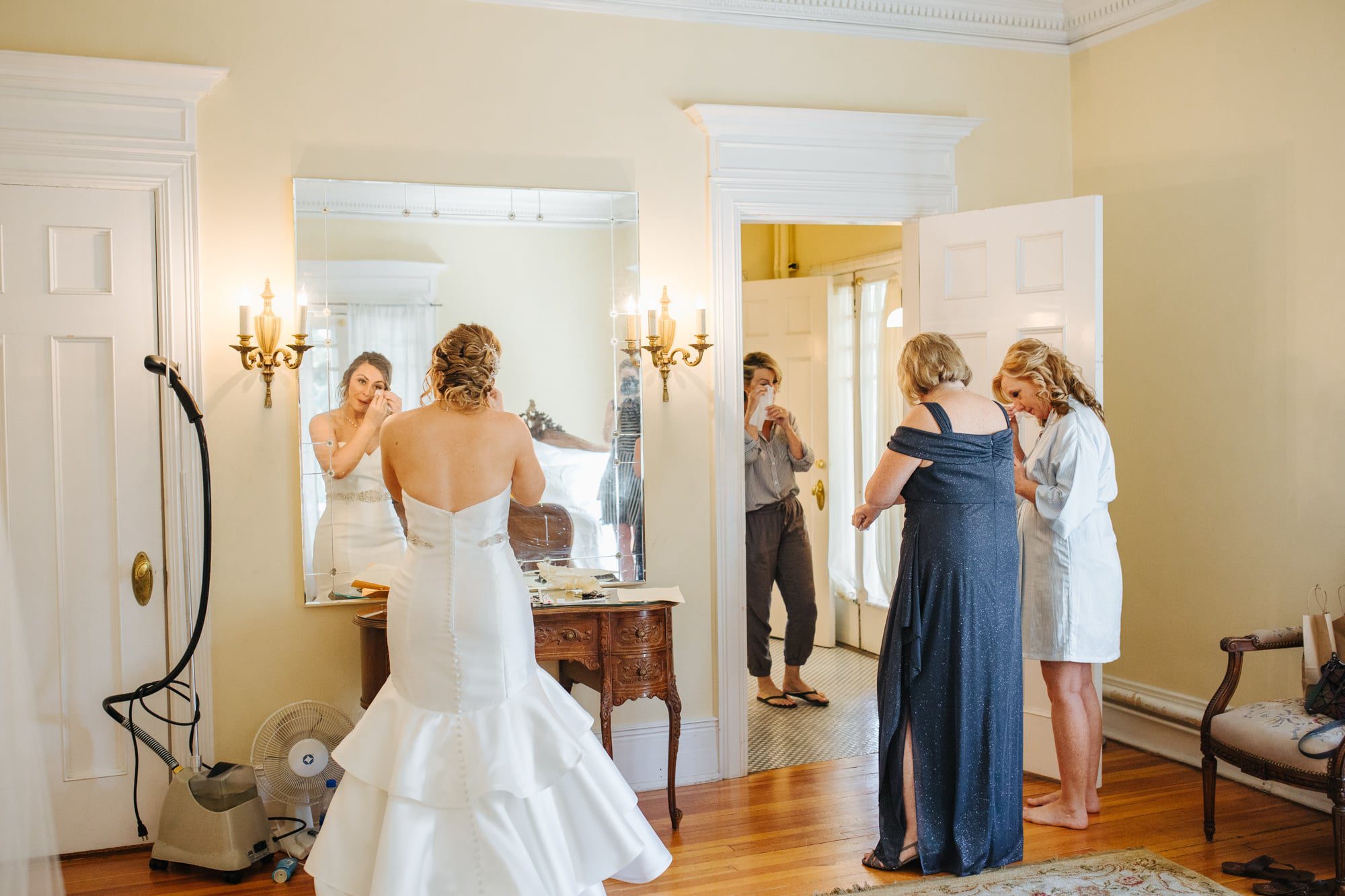 bride getting dress, bride getting into dress, bride getting ready with mom, bride getting ready in bridal suite, bride getting ready at grant humphreys mansion, grant humphreys mansion, denver wedding