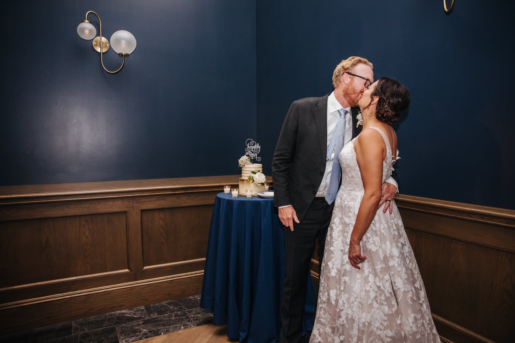 bride and groom kiss, modern wedding venue, cake cutting, wedding reception