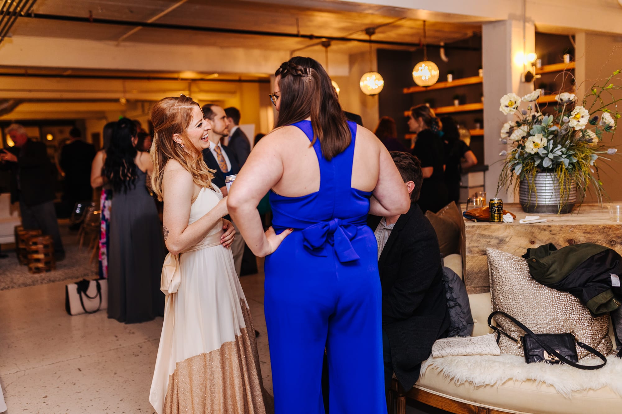 blue jumpsuit, cocktail hour at wedding, guest candids at wedding, guests mingling at wedding, cocktail hour candids