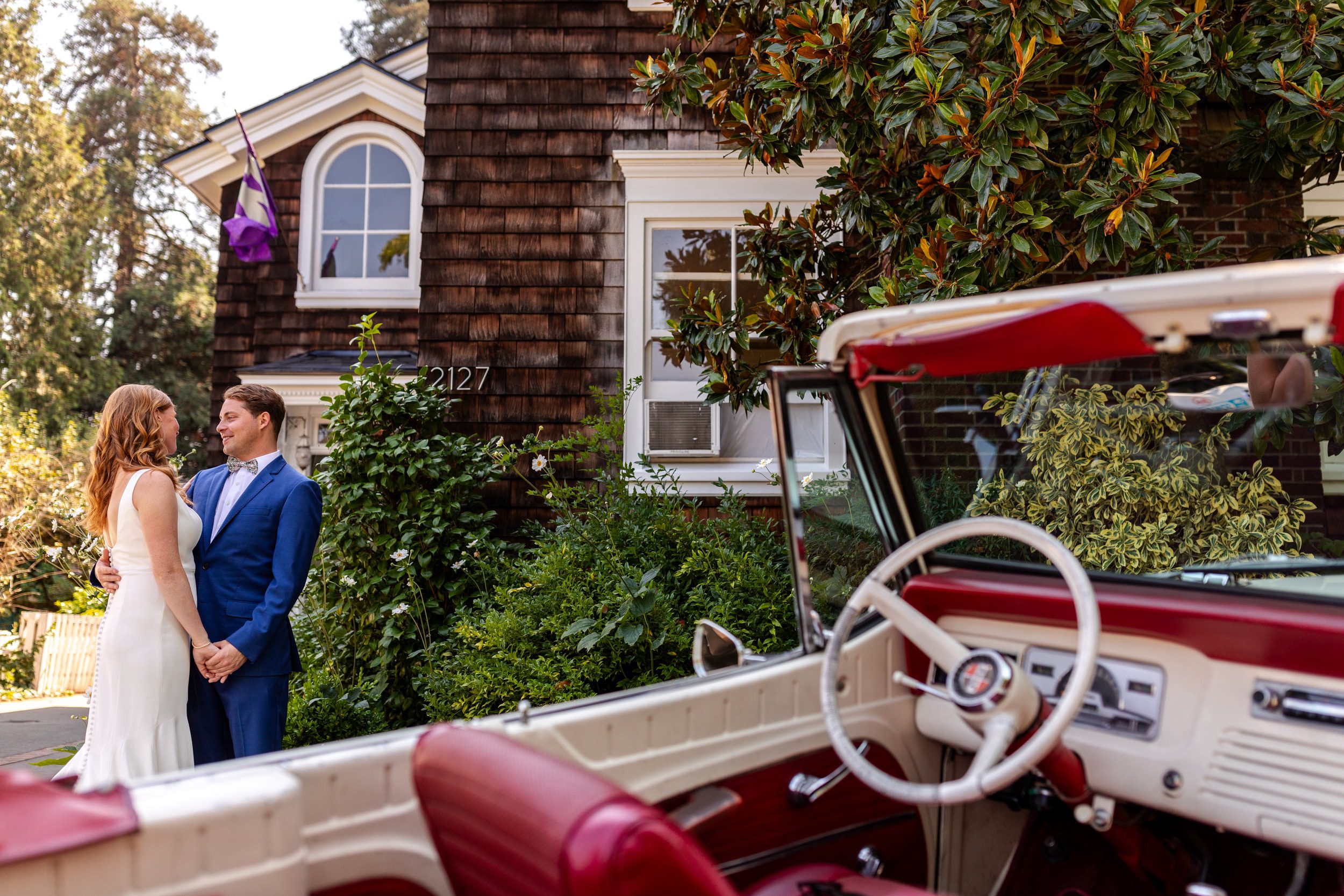 bride and groom with old car, old car wedding photos, get away car wedding