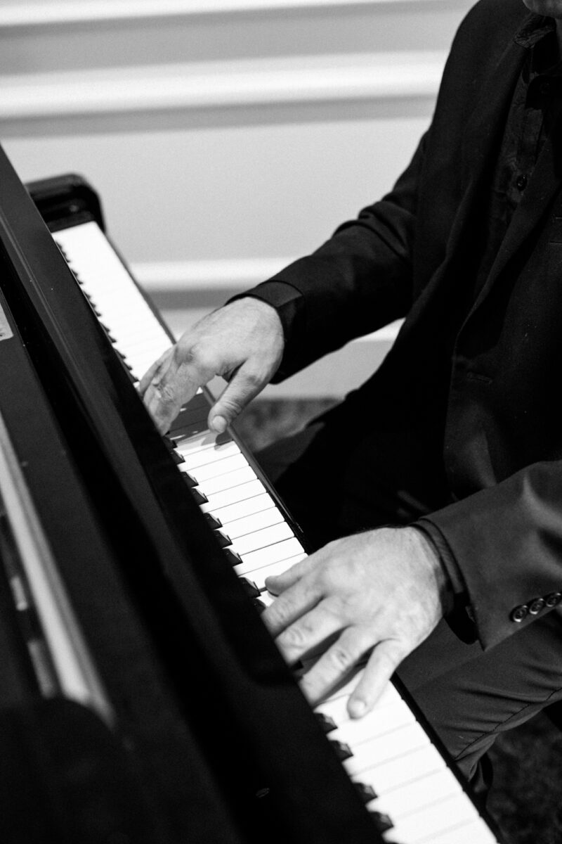 Wedding pianist at cocktail hour of Seattle wedding