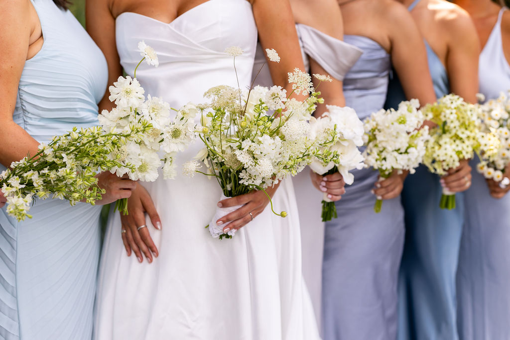 birdes bouquet with her bridemaids