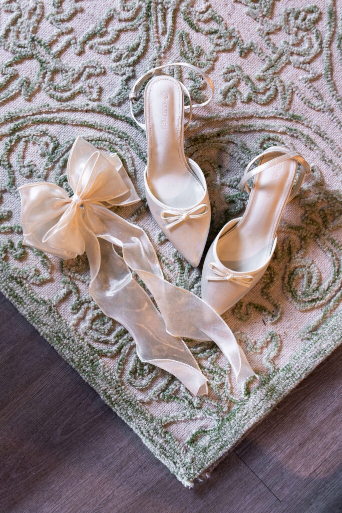 shoe and bow details